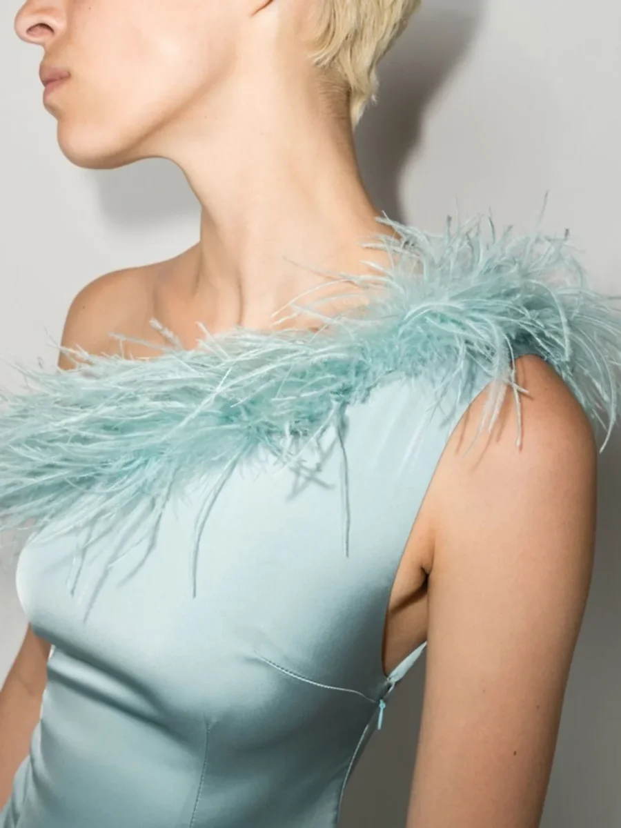 De La Vali Blue Satin Finca Feather Trim One Shoulder Gown Dress - Imagen 9