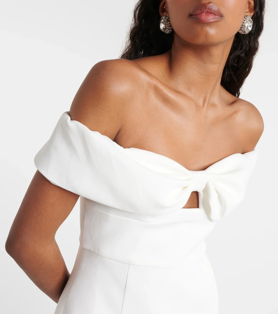 Self-Potrait White Bow Detail Off-Shoulder Crêpe Mini Dress - Imagen 5