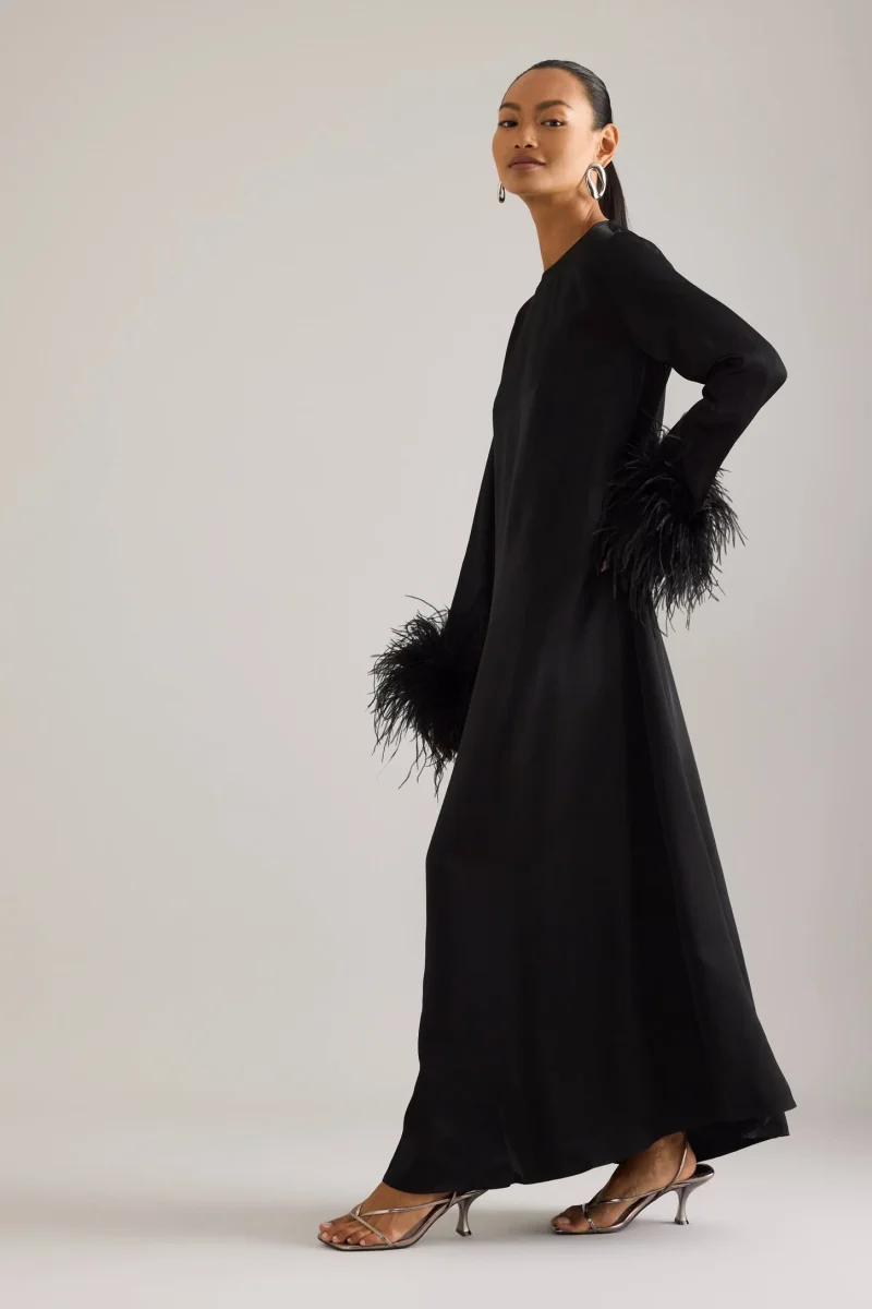 Sleeper Suzi Feather Cuffs Black Satin Maxi Dress - Imagen 9
