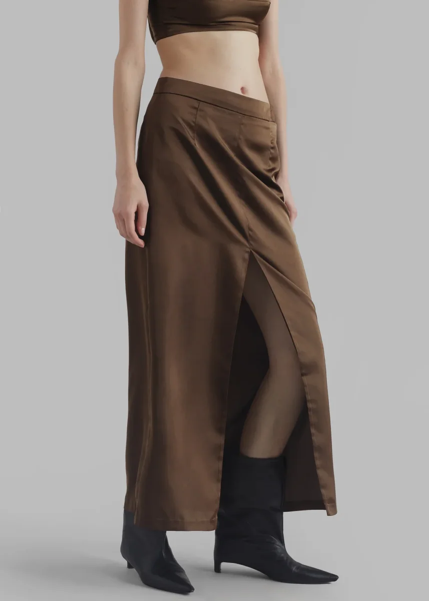 The Frankie Shop Kacey Brown Satin Split Front Midi Skirt - Imagen 5
