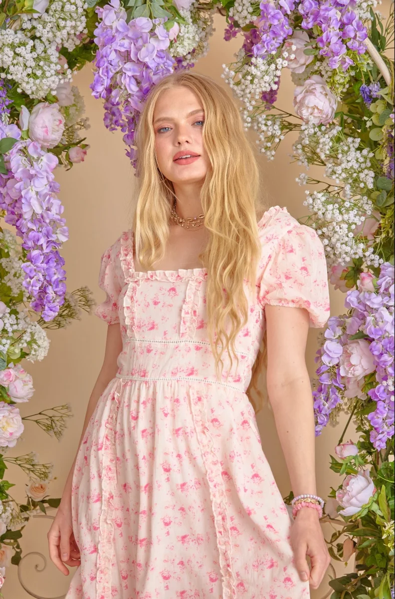 Amy Jane London Fairytale Heidi Floral Ruffle Detail Puff Sleeve Midi Dress - Imagen 5