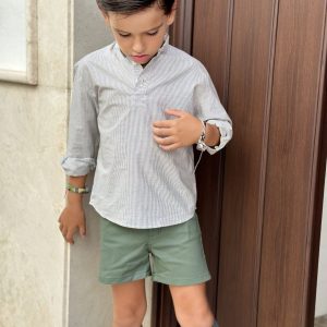 Pantalón corto verde de niño