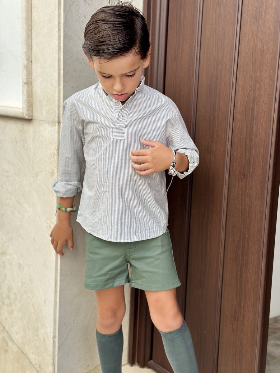 Pantalón corto verde de niño