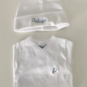 Pack nacimiento body cruzado inicialy gorro con nombre