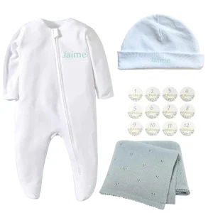 Caja Pack nacimiento pijama, gorrito con nombre bordado, mantita y tarjetas