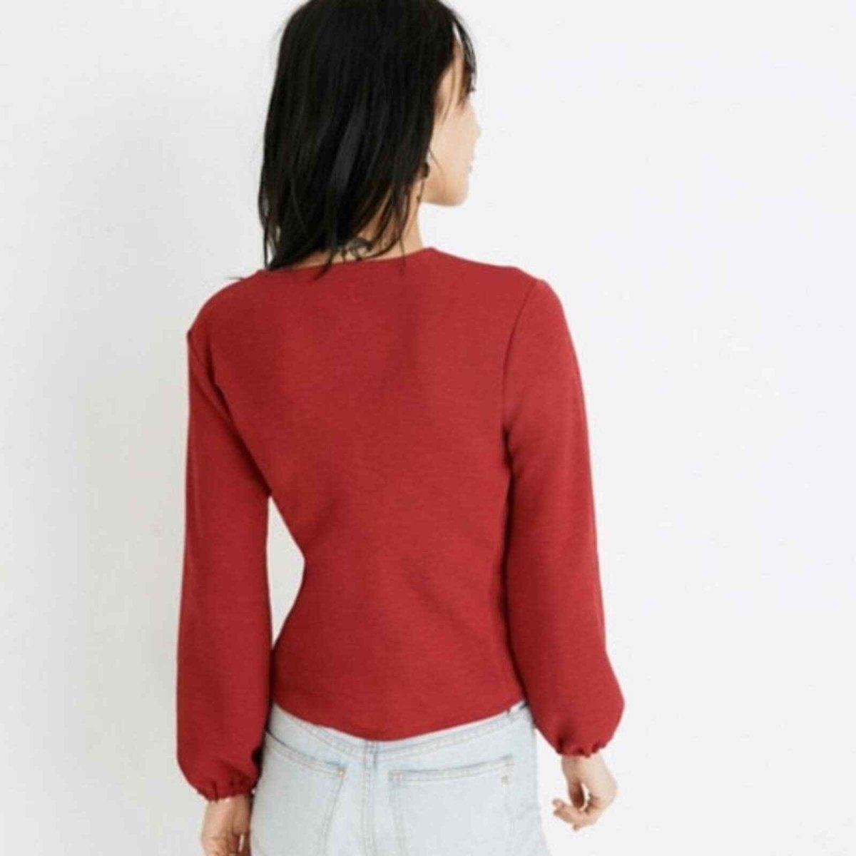 MADEWELL Texture & Thread Crossbody Wrap Top In Red Crepe - Imagen 3