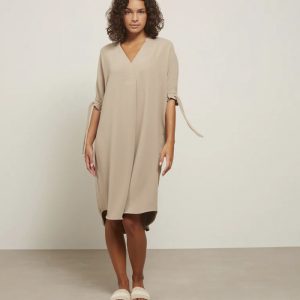 Vestido lazadas beige