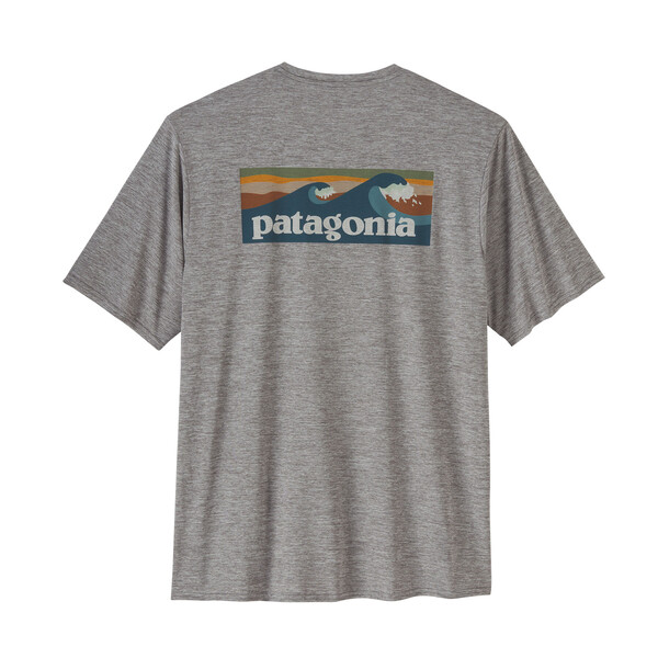 Polera Hombre Capilene® Cool Daily Graphic Shirt – Gris - Imagen 4